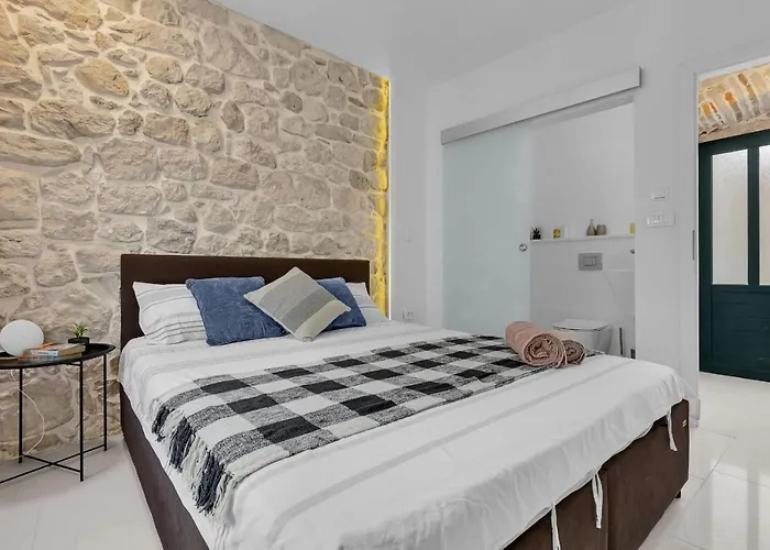 By The Sea - 21443 * 马卡尔斯卡